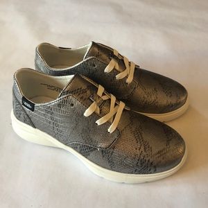 Vans new iso 2 sneaker women’s size 7
